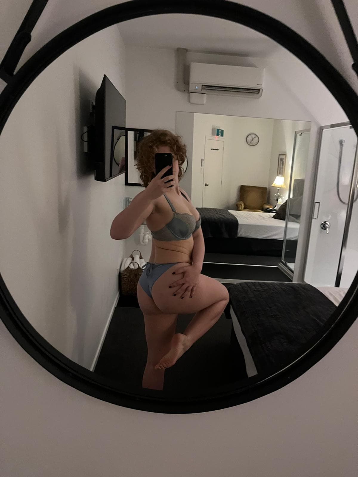 Sienna, curly red, 21, escort at Paris in Lower Hutt, Wellington (photo 4)